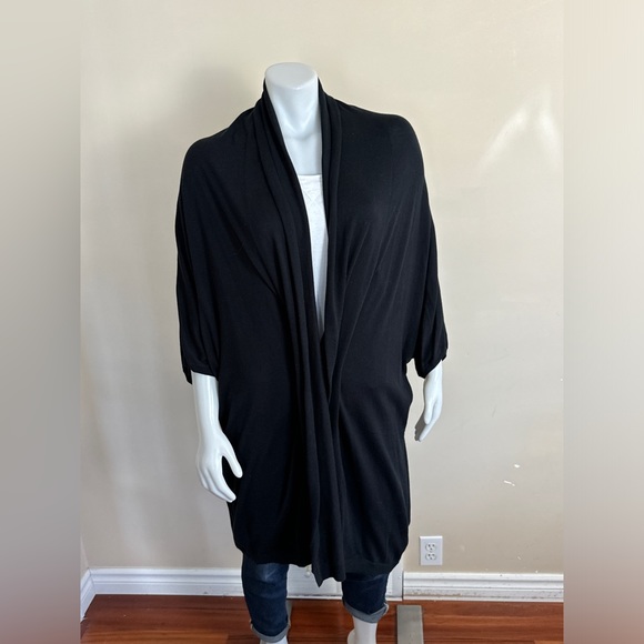 UGG Australia - Nora Cocoon Wrap. Black. M/L - Picture 4 of 12